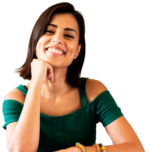 Mujer feliz porque ha encontrado la respuesta a su consulta sobre diseño web