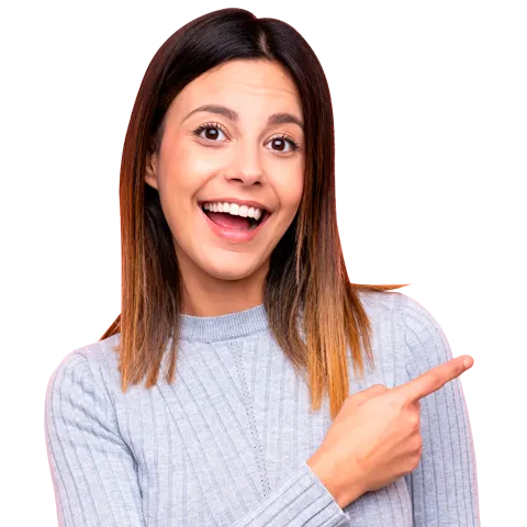 Mujer que señala lo barato que es hacer copias de seguridad de tu página web con Backup Web