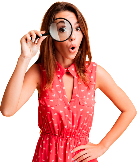 Chica sorprendida porque ha encontrado la respuesta a su consulta en el buscador Whois